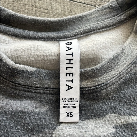 Athleta Balance Grey Camouflage Activewear Pullover Sweatshirt Size XS. - Picture 4 of 5